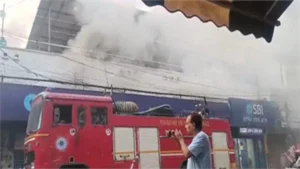 Amritsar में SBI Bank Branch में लगी अचानक आग, Furniture और Documents हुए खाक