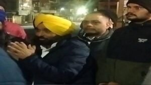 बिना VIP Security के Bus Stand पहुंचे CM Bhagwant Mann — लोगों के बीच खड़े होकर सुनीं उनकी परेशानियां
