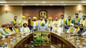 कांग्रेस, अकाली दल और भाजपा को बड़ा झटका, दर्जनों जमीनी स्तर नेता AAP में हुए शामिल