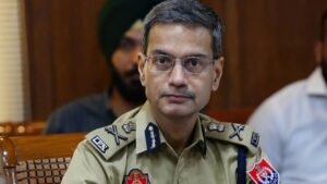 अमृतसर में बड़ी कार्रवाई, 6 हैंड ग्रेनेड और 12 पिस्तौल के साथ 3 आरोपी गिरफ्तार